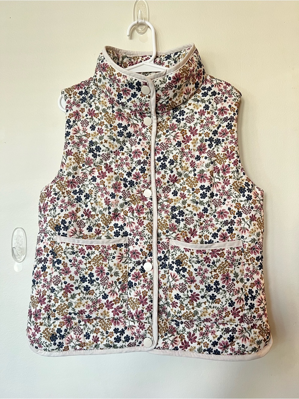 H&M Girls Quilted Vest 5T/6 Floral Snap Front Stand Collar Patch Pockets
